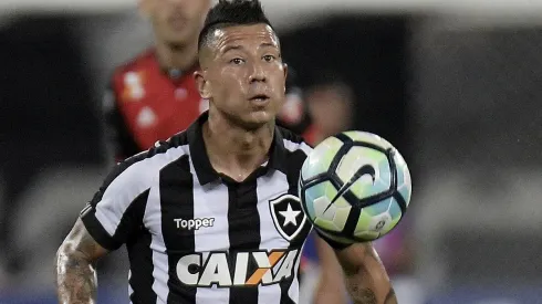 Después de varios intentos fallidos, Leonardo Valencia aterriza en el Monumental.