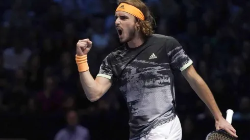 Stefanos Tsitsipas celebrando su triunfo.