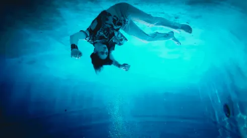 Ozzy Osbourne recuerda años difíciles con el clip de "Under the Graveyard"