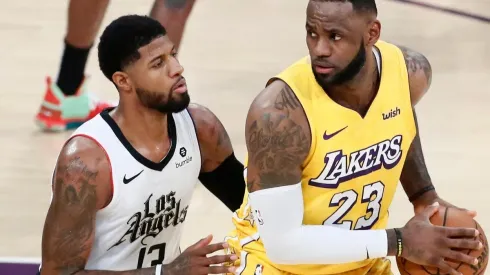 James disputando el partido ante los Clippers.