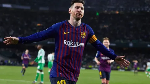 Messi la pica como los dioses y marca un golazo para el Barça