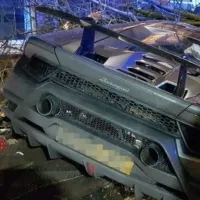 Figura de West Ham y su pésima Navidad: choca lujoso Lamborghini en Londres ¡disfrazado de muñeco de nieve!