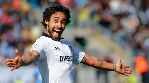 El volante nacional celebrando una anotación en Colo Colo.