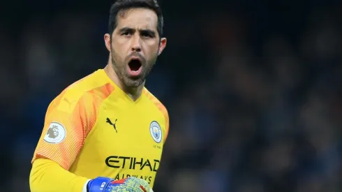 Bravo ante el Everton. Fue triunfo, tapadón y chambonada.