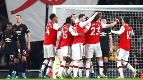 Arsenal celebra un buen triunfo sobre el Manchester United.