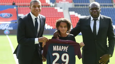 Ethan Mbappé espera seguir los pasos de la carrera de su hermano Kylian.
