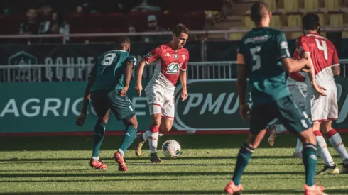 Mónaco ganó sufriendo