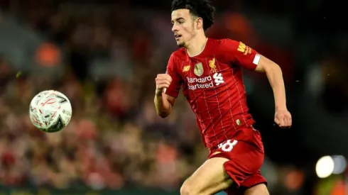 Con un golazo y solo 18 años, Curtis Jones le da triunfo al Liverpool ante Everton
