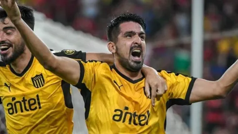 La última temporada vistió los colores de Peñarol.