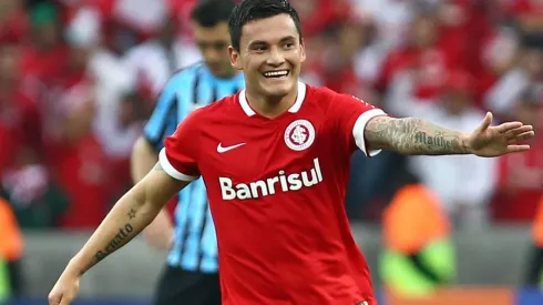 Charles Aránguiz vuelve a Porto Alegre según la versión de la prensa gaúcha