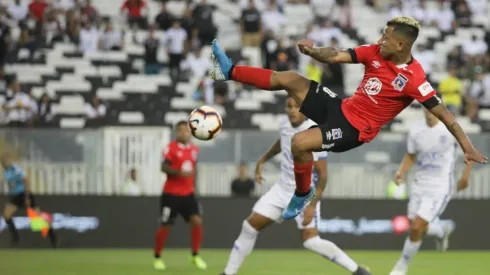 Valencia comienza a mostrar sus cualidades en Colo Colo.