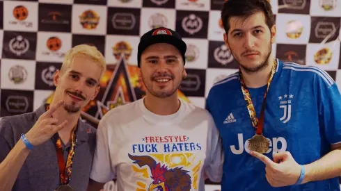 MC Rama con Skone y Chuty, los campeones de la primera fecha de God Level All Stars 2020.