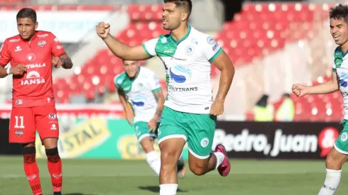 Mal debut: Lionel Altamirano recibe seis fechas de castigo en su primer partido con Puerto Montt