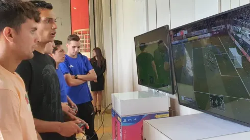 Ignacio Saavedra le da un baile a Carlo Villanueva y lo golea por 10-0 en la previa del clásico por Copa Chile