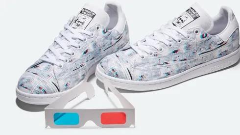 Estas Stan Smith de Mickey vienen con un lente 3D para leer un cómic.