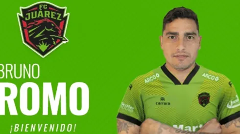 Romo posando con su nueva camiseta.