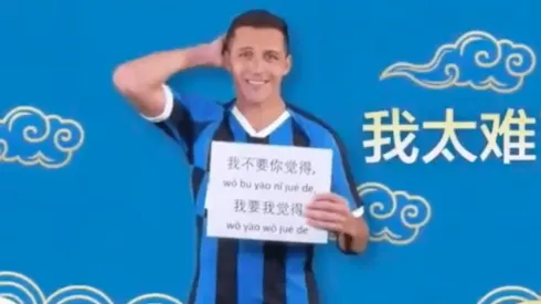 Alexis Sánchez se luce hablando en chino junto al plantel del Inter de Milán