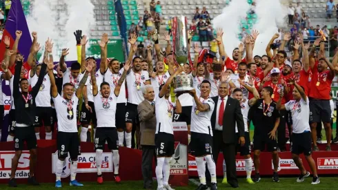 Colo Colo celebra ante la U en Temuco.