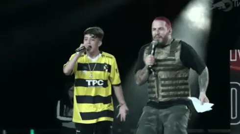 El Menor representando en Madrid con la camiseta de Coquimbo Unido.