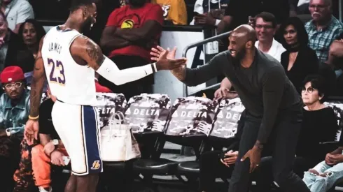 James despide a Bryant.