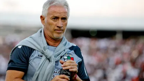 Ivo Basay contra Colo Colo.