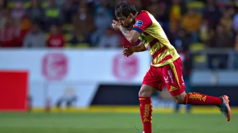 El volante chileno la rompió cantando como Américo.