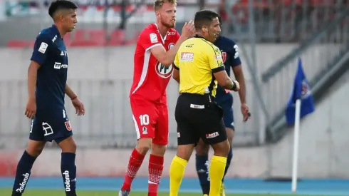 El lateral vio la roja