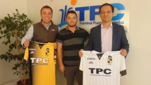 Pablo Morales (al centro) es acusado