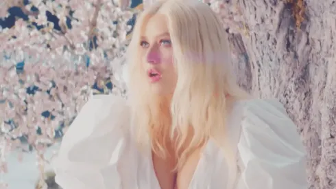 Lo nuevo de Christina Aguilera se llama "Fall On Me"
