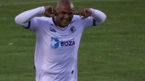 ¡Debut goleador! Humberto Suazo anota en aplastante triunfo de Deportes Santa Cruz