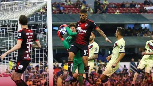 Jeraldino no pudo evitar la derrota de su equipo.