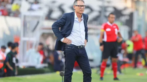 El lamento de Ariel Holan por incidentes en el Estadio Monumental: "Hoy se saltó un límite"