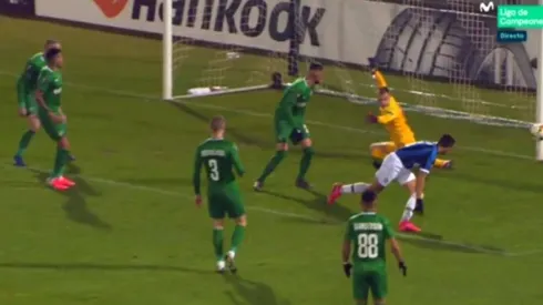 Casi golazo de Alexis.