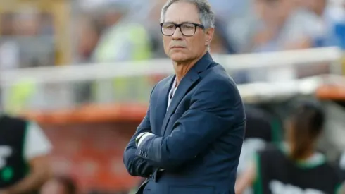 Ariel Holan en la banca cruzada