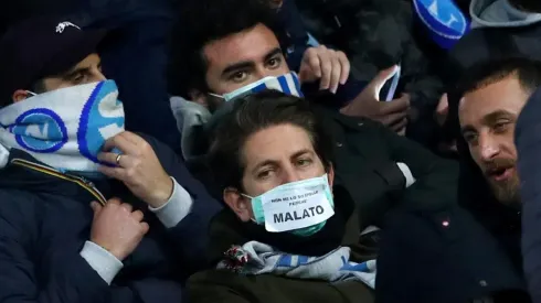 Hinchas del Nápoli en el duelo ante Barcelona por Champions League