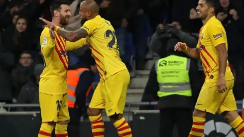 Messi, Vidal y Suárez festejando un gol del Barcelona