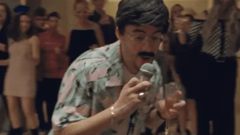 Bad Bunny estrenó este lunes su nuevo videoclip "si veo a tu mamá".