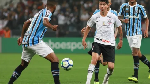 Le tienen fe: Ángelo Araos se queda en Corinthians para pelear un puesto