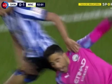 Rival se calienta con Claudio Bravo y lo "cogotea" en la FA Cup