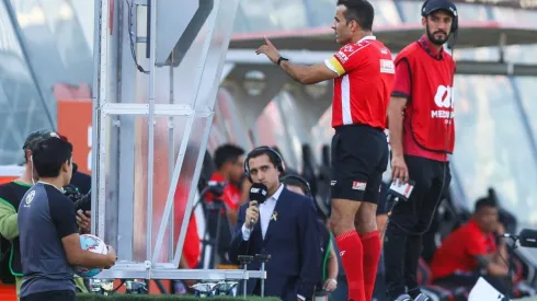 Maza y la polémica revisión del VAR en el clásico entre Colo Colo y la UC.
