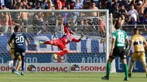 Johnny Herrera vive un partido especial en el Nacional.
