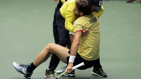 Roberto Quiróz celebrando muy emocionado el segundo punto para Ecuador