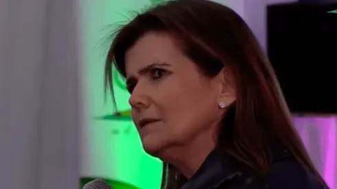 Manifestantes irrumpen en charla de Pilar Sordo