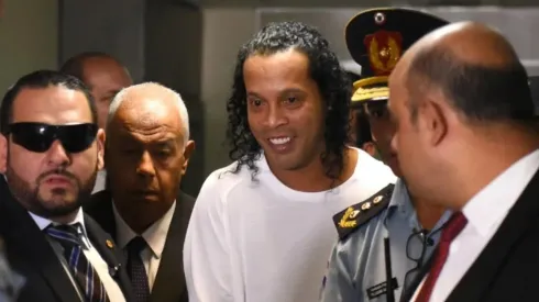 Ronaldinho sigue preso