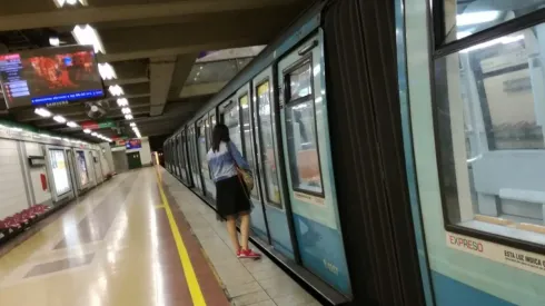 Diversas protestas afectan al Metro y servicios del Transantiago.