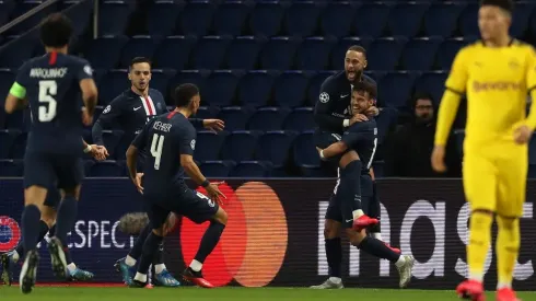 Con la magia de Neymar: PSG gana y avanza a cuartos de Champions