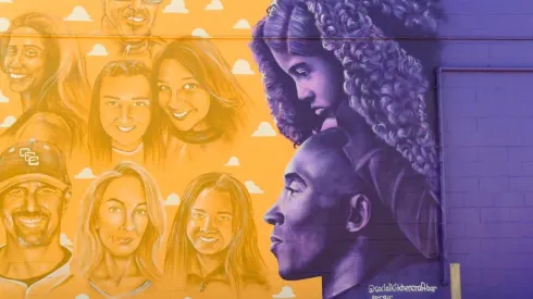 Kobe y su hija Gianna en un mural