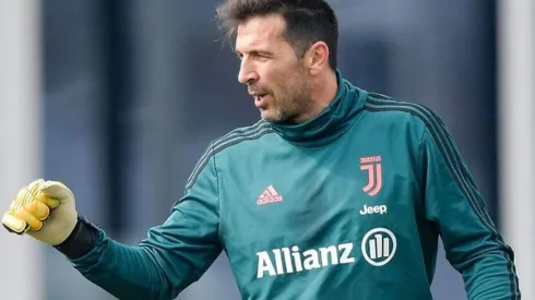 Buffon no piensa en el retiro.