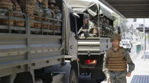 En el Estado de Catástrofe, el ejército es quien queda al mando en cada una de las regiones del país.