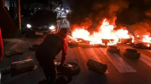 Los vecinos instalaron barricadas para evitar la entrada de turistas al Litoral Central